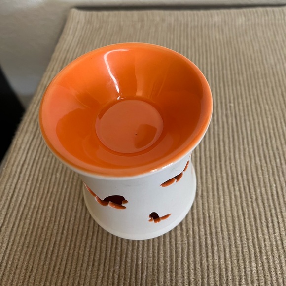 2/$8 Scentsy wall warmer - Picture 2 of 4